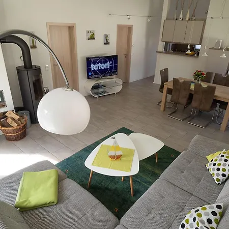 Ferienhaus レヒリン